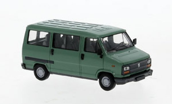 1/87 Brekina Peugeot J5 Bus grün 34904