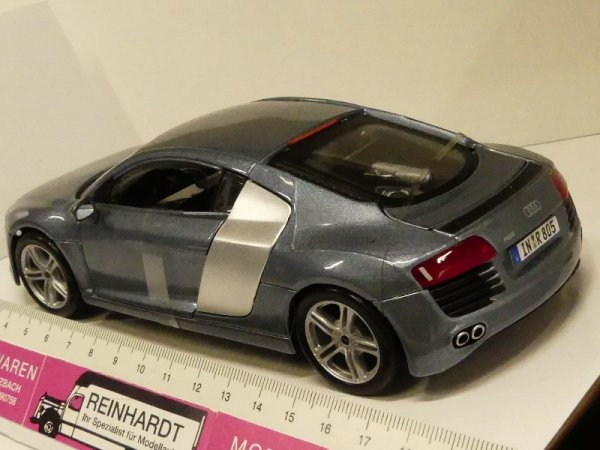 1/24 Maisto Audi R8 eisblau metallic 31281