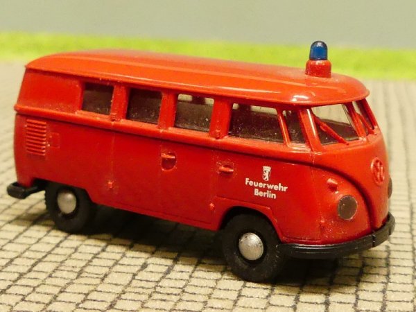 1/87 Brekina # 0222 VW T1 b Feuerwehr Berlin Bus