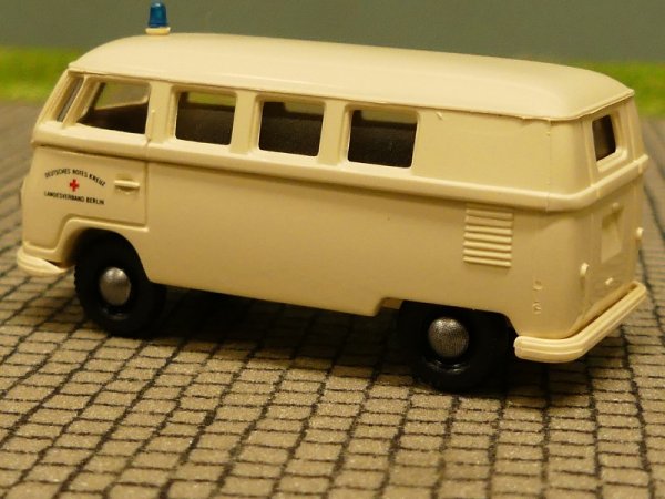 1/87 Brekina # 0254 VW T1 a DRK Landesverband Berlin Bus 3120