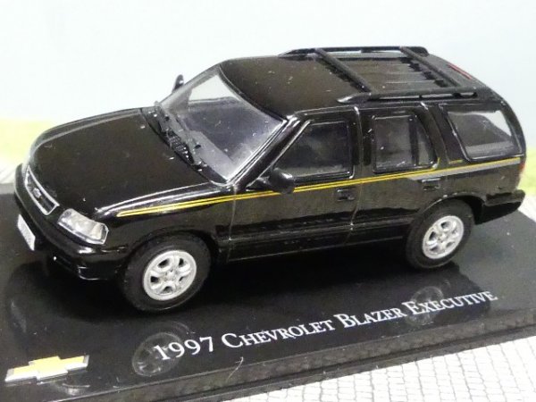 1/43 Chevrolet BLAZER EXECUTIVE schwarz