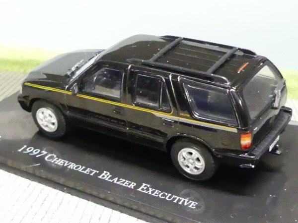 1/43 Chevrolet BLAZER EXECUTIVE schwarz