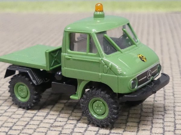 1/87 Brekina Unimog 411 Schenker  Flachpritsche grün