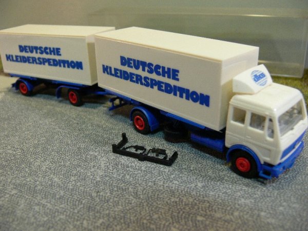 1/87 Herpa MB NG Deutsche Kleiderspedition Wechselkoffer HZ