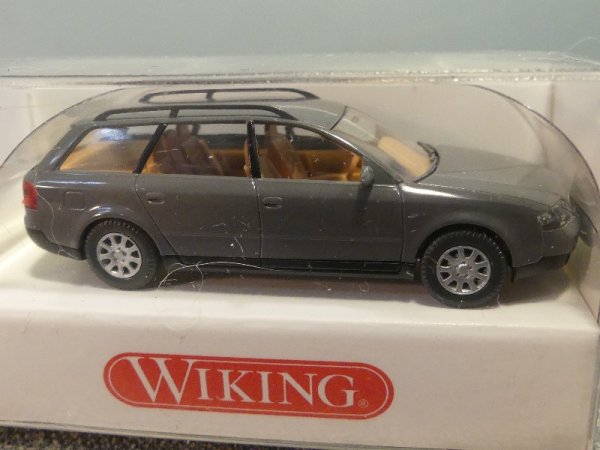 1/87 Wiking Audi A6 Avant grau 130 03