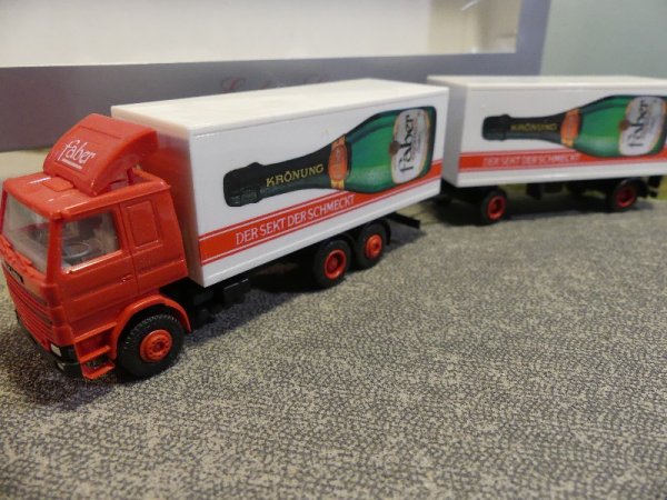 1/87 Herpa Scania 142 Faber Sekt Koffer Hängerzug