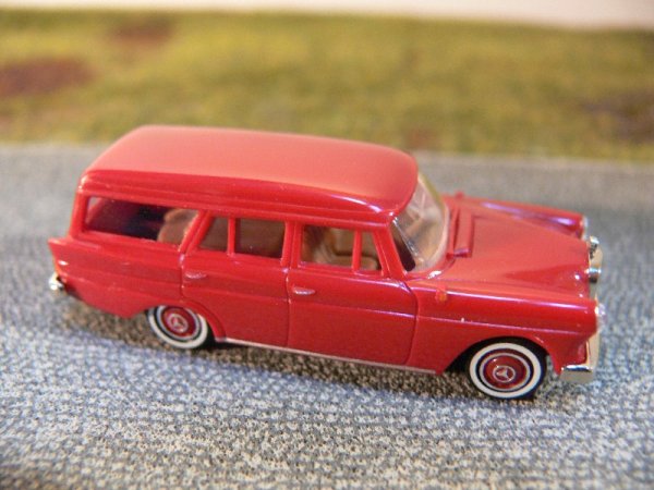 1/87 Brekina MB 190 Kombi dunkelrot + Weißwandreifen