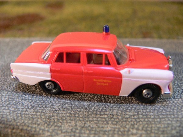 1/87 Brekina MB 190 Limousine Feuerwehr Stuttgart rot /weiß