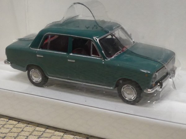 1/87 Busch Lada 1200 / Shiguli 2101 dunkelgrün 50109