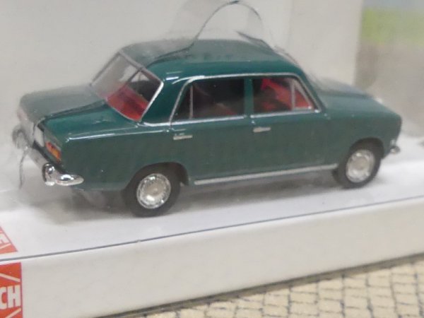 1/87 Busch Lada 1200 / Shiguli 2101 dunkelgrün 50109