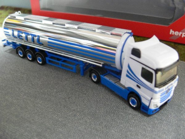 1/87 Herpa MB Actros Bigspace Lebensmittelchromtank-SZ Lettl 303460