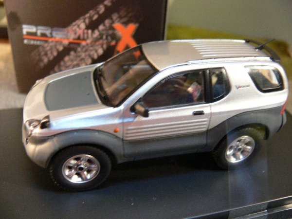 1/43 Ixo Premium X Isuzu Vehi Cross 1997 silber PRD420