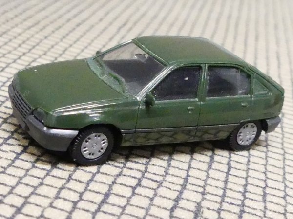 1/87 Herpa Opel Kadett E dunkelgrün in Faltbox