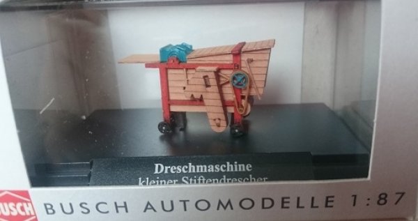 1/87 Busch Dreschmaschine kleiner Stiftendrescher 59906