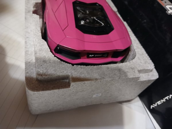 1/18 AUTOart Lamborghini Aventador LP700-4 pink 74660