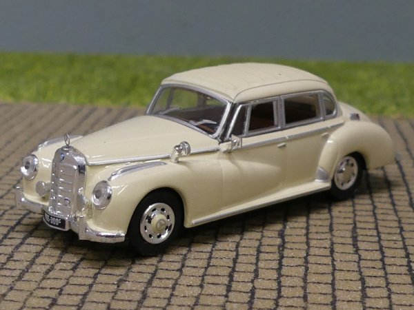 1/87 Ricko Mercedes 300 C Limousine beige 38412