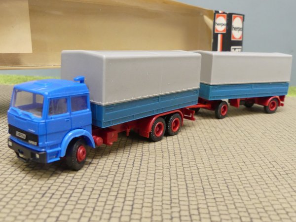 1/87 Herpa Fiat Iveco mit Lenkachse Planen-Hängerzug