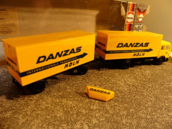 1/87 Herpa MB NG DANZAS Köln Koffer Hängerzug #621