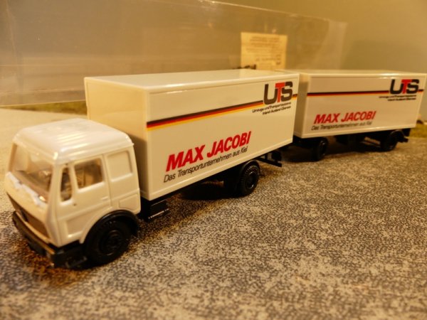 1/87 Herpa MB NG UTS Jacobi Koffer Hängerzug #720