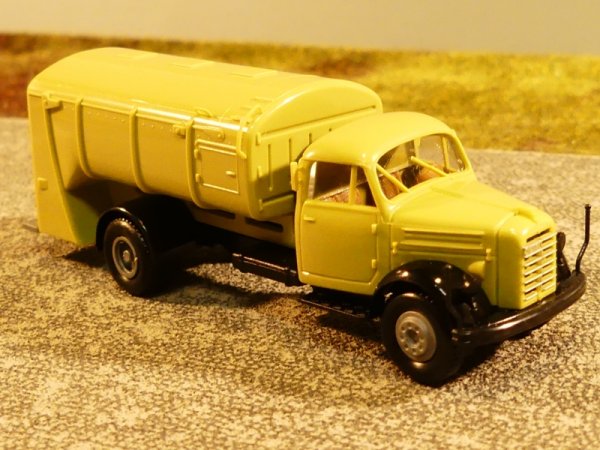 1/87 Brekina Borgward 4500 Müllwagen gelbgrün 4315