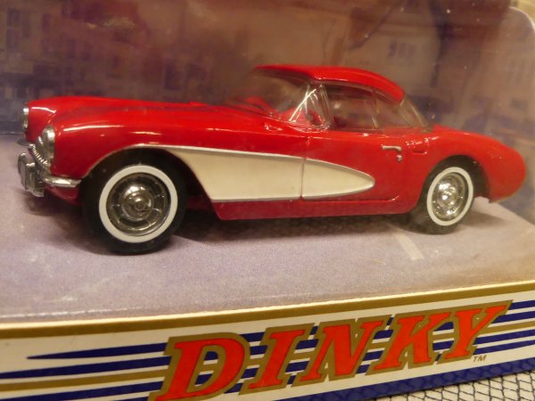 1/43 Dinky Chevrolet Corvette 1956 rot DY-23