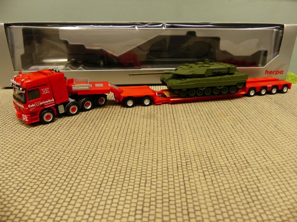 1/87 Herpa MB Actros `02 Tieflade SZ mit Leopard 2A7 Markewitsch 941433