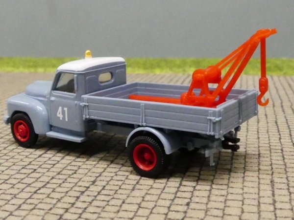 1/87 Brekina Hanomag L 28 Abschleppwagen blaugrau #41