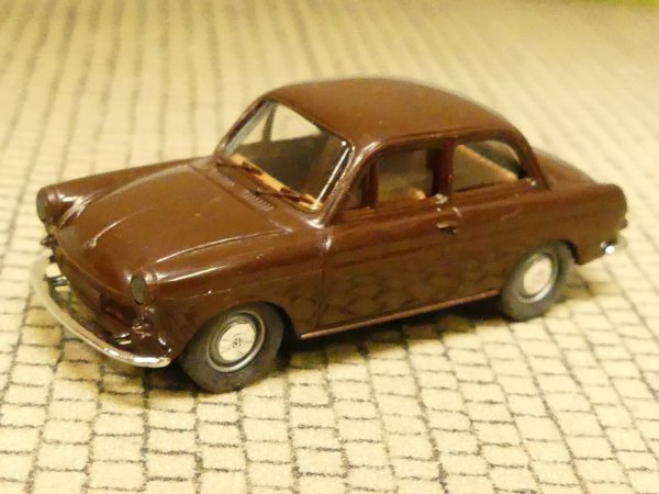 1/87 Brekina VW 1500 Limousine dunkelbraun chrom-Felgen