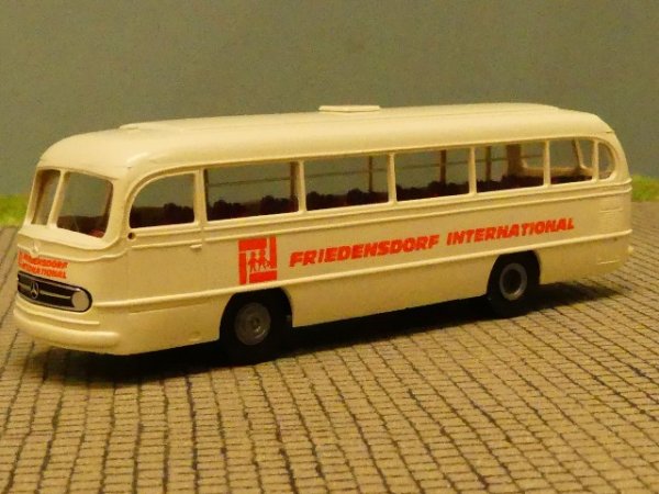 1/87 Brekina MB O 321 Friedensdorf International