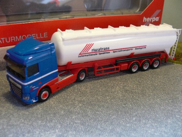 1/87 Herpa DAF XF SC Euro 6 Riwatrans ADR-Silo-Sattelzug 306058