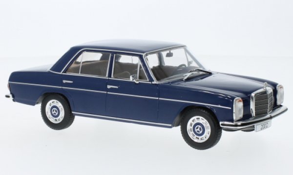 1/24 White Box Mercedes 200 D (W115) dunkelblau 124195