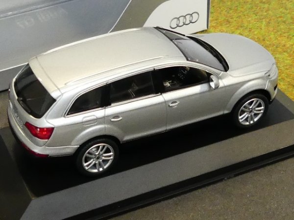 1/43 Schuco Audi Q7 lichtsilber 038693