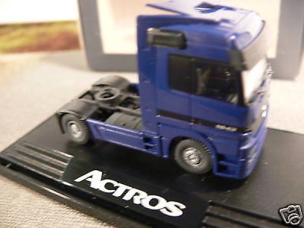 1/87 Wiking MB Actros Zugmaschine ZM dunkelblau