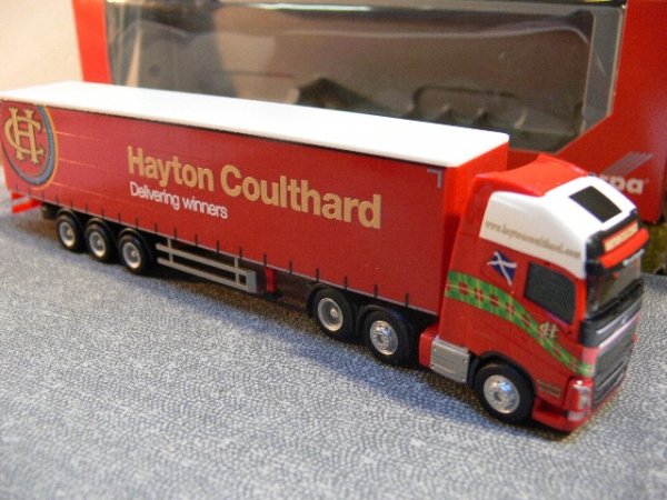 1/87 Herpa Volvo FH Gl. XL Gardinenplanen-SZ Coulthard ( GB ) 306485