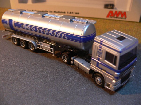 1/87 AWM DAF XF Berkhof Scherpenzeel Niederlande NL Tank-SZ 73209