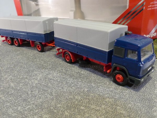 1/87 Herpa Iveco Turbostar blau rot 847011