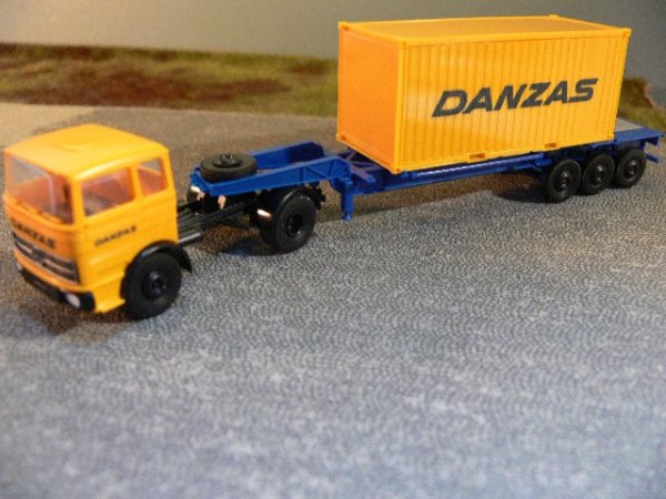 1/87 Brekina MB 1620 Danzas Container- Sattelzug 98161