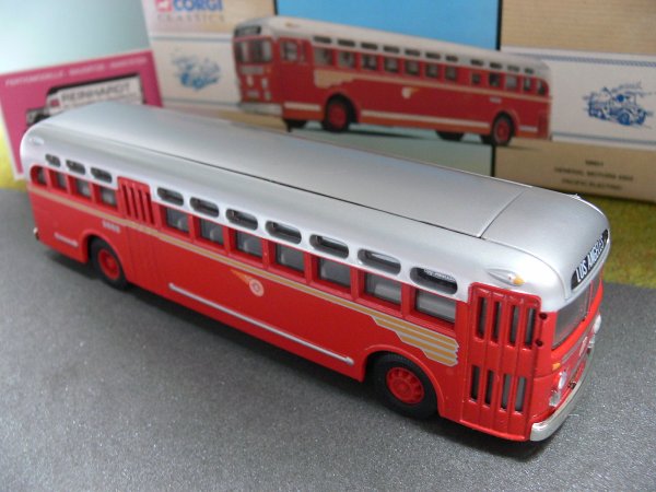 1/50 Corgi General Motors 4502 Pacific Electric Bus USA 98601