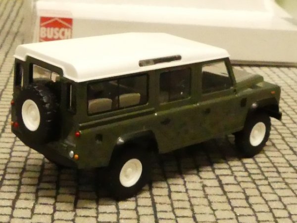 1/87 Busch Land Rover Defender Station Wagon 110 50301