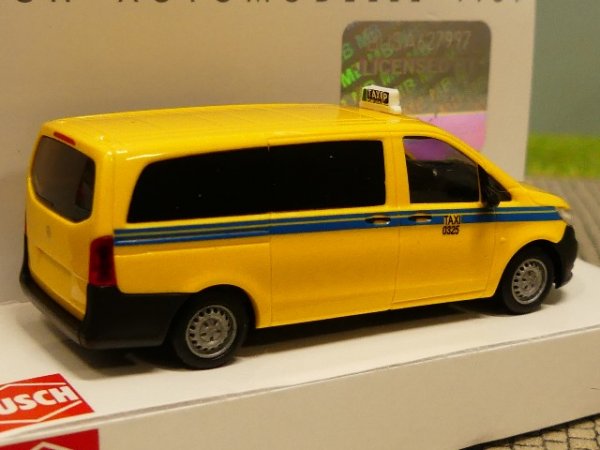 1/87 Busch MB Vito Taxi Portugal 51128