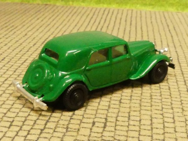 1/87 Brekina Citroen 11 CV grün