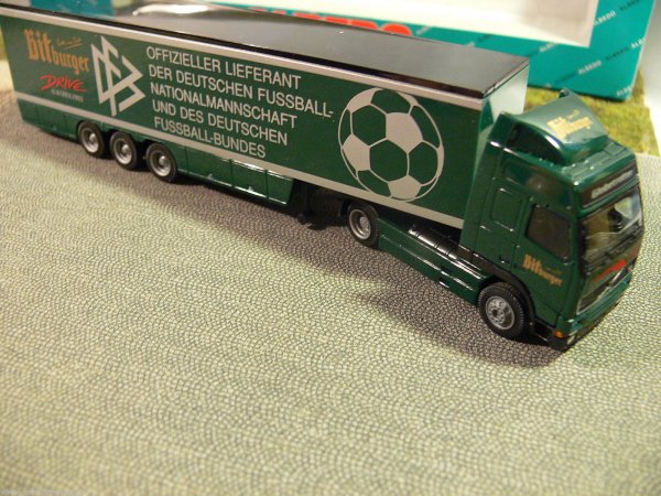 1/87 Herpa Albedo Volvo FH16 Bitburger DFB Koffer-SZ 320034