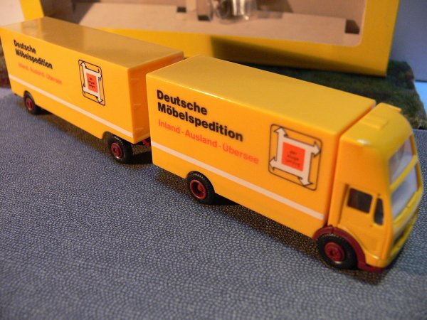 1/87 Herpa MB DMS Deutsche Möbelspedition Koffer-Hängerzug