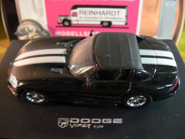 1/43 UH 621001 Dodge Viper schwarz