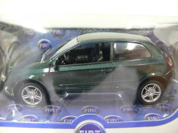 1/43 Norev Fiat Stilo dunkelgrün metallic 2-türig 71002