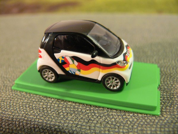 1/87 Busch Smart Fortwo 2007 Fußball 2012 46126