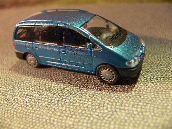 1/87 Rietze Ford Galaxy blaumetallic 24740