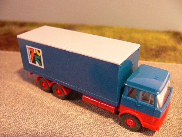 1/87 Wiking Henschel HS blau/rot Koffer