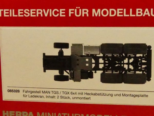 1/87 Herpa TS FG MAN TGX 6x4 3a Zugmaschine + Heckabst. Kranaufnahme 085328