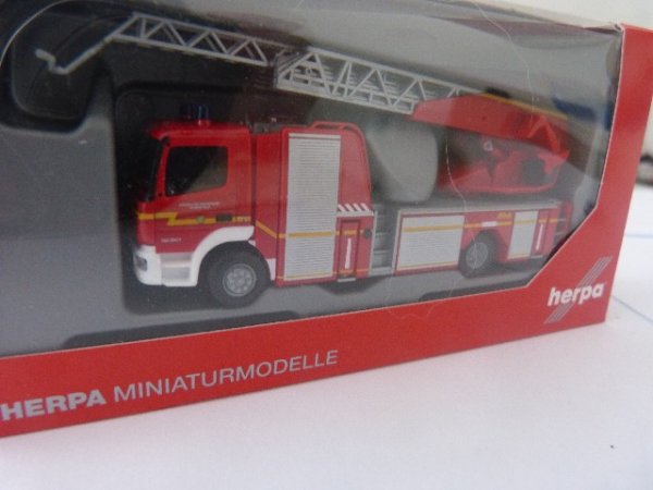 1/87 Herpa  MB Atego Metz Drehleiter XS Feuerwehr Schenefeld 092036